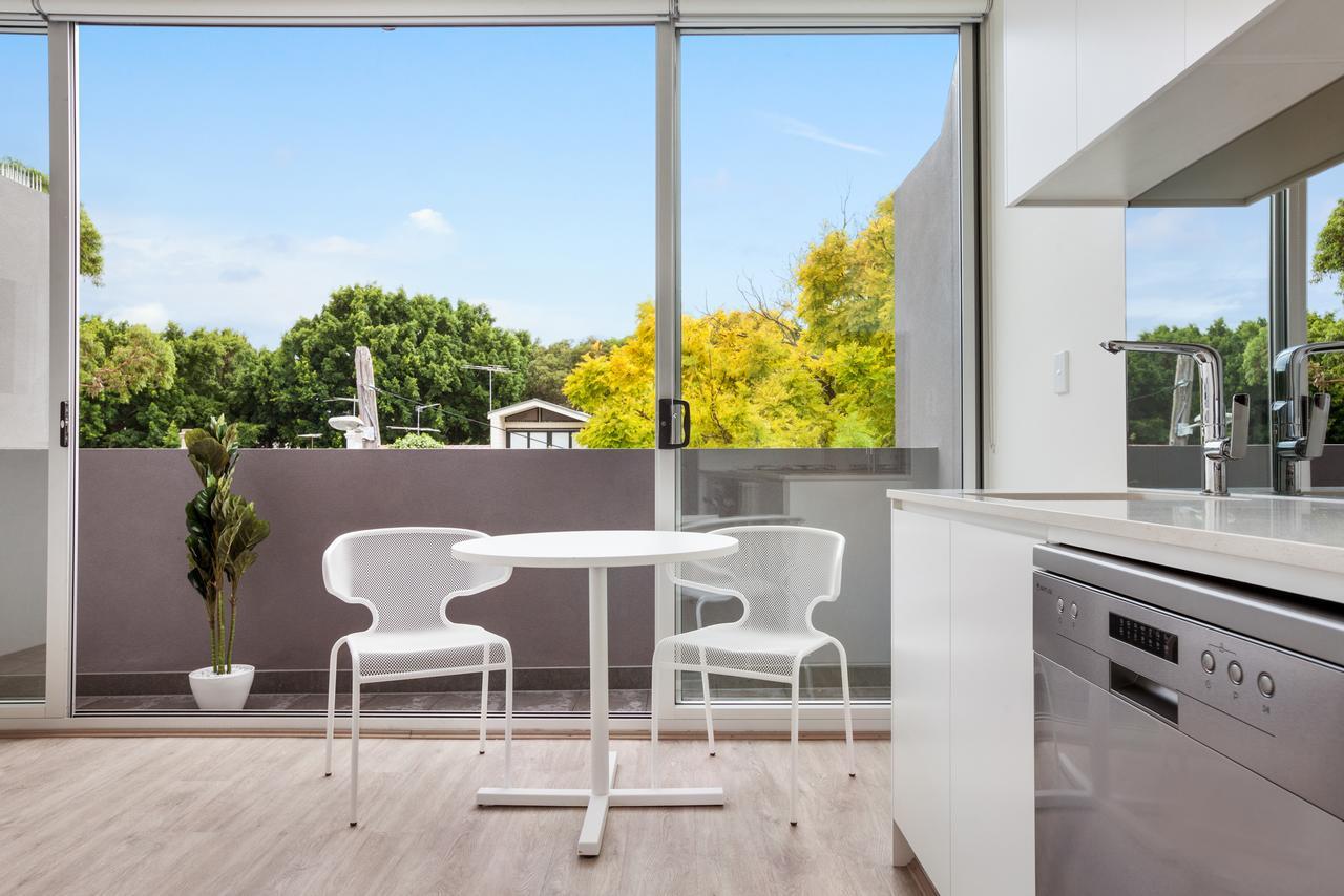 Bondi King + Balcony Apartment *