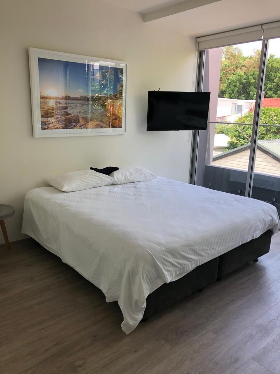 Bondi King + Balcony Apartment *