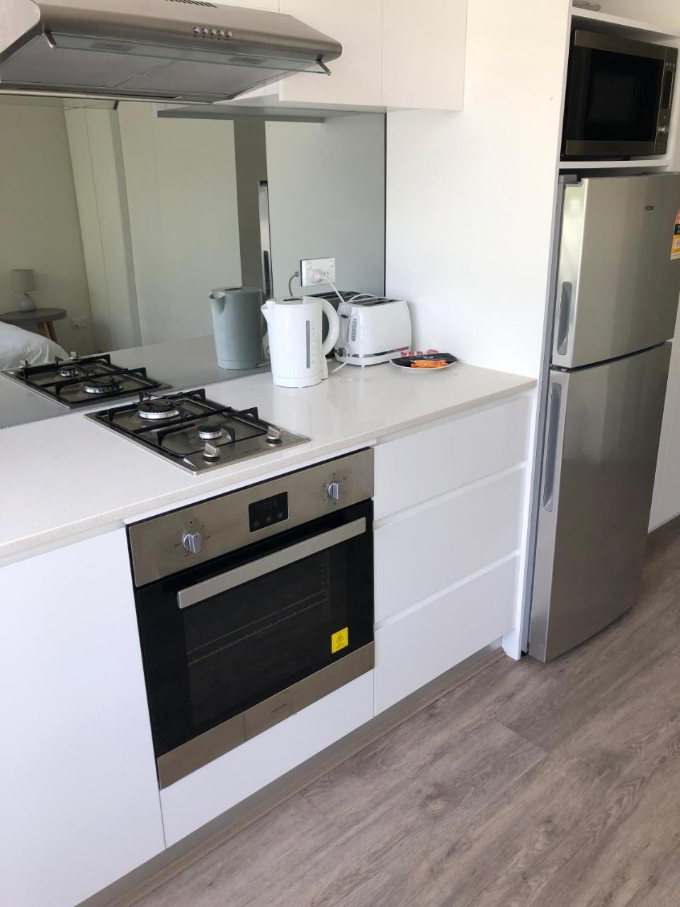 Bondi King + Balcony Apartment